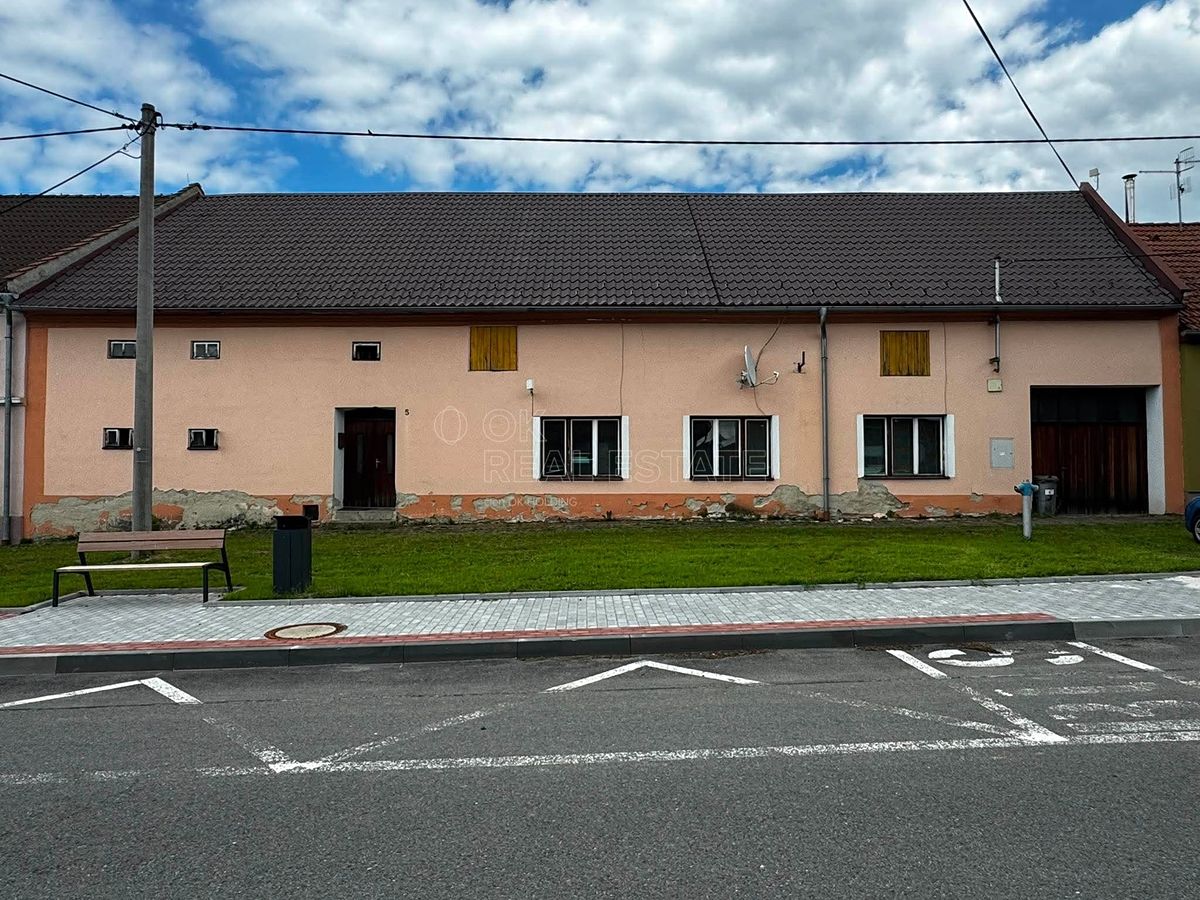Prodej rodinného domu 370 m², pozemek 3034 m²